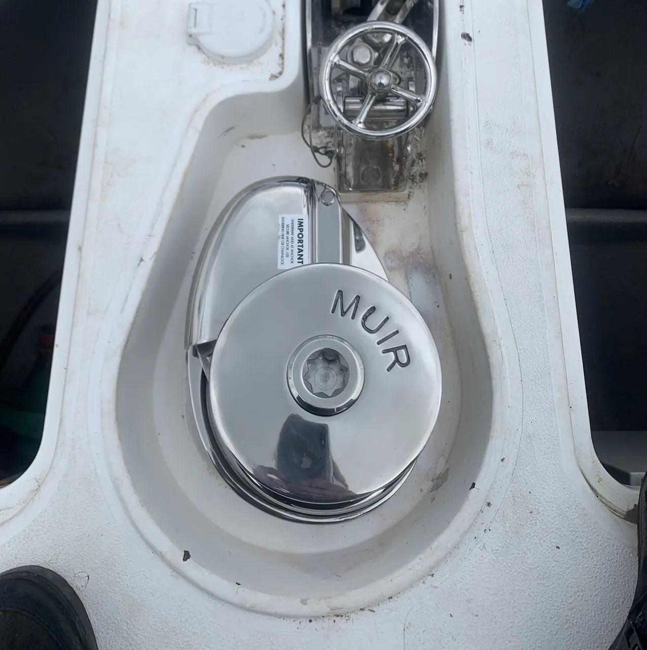 Anchor and windlass system installation